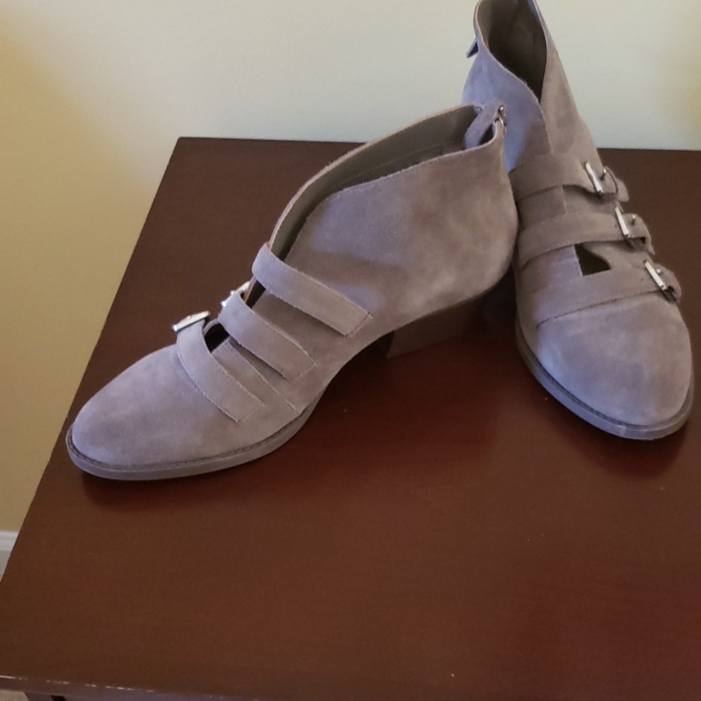Nine West shootie